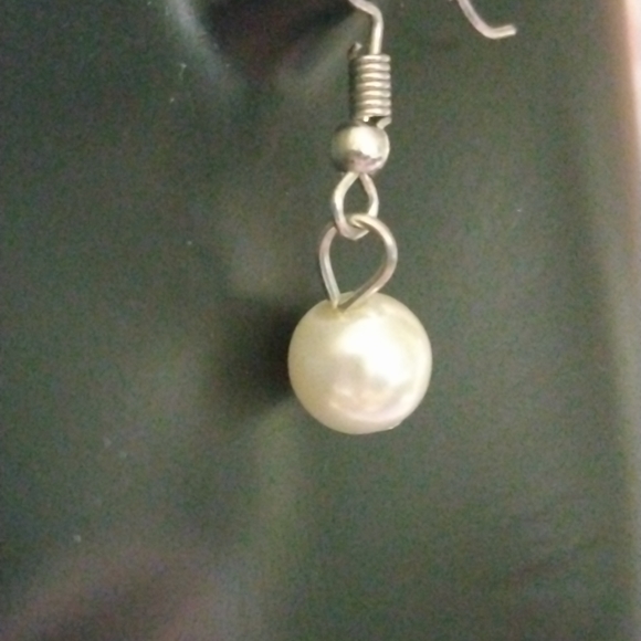 NEW 2 PC Set Faux Pearl Necklace and Earring set! - Picture 2 of 7